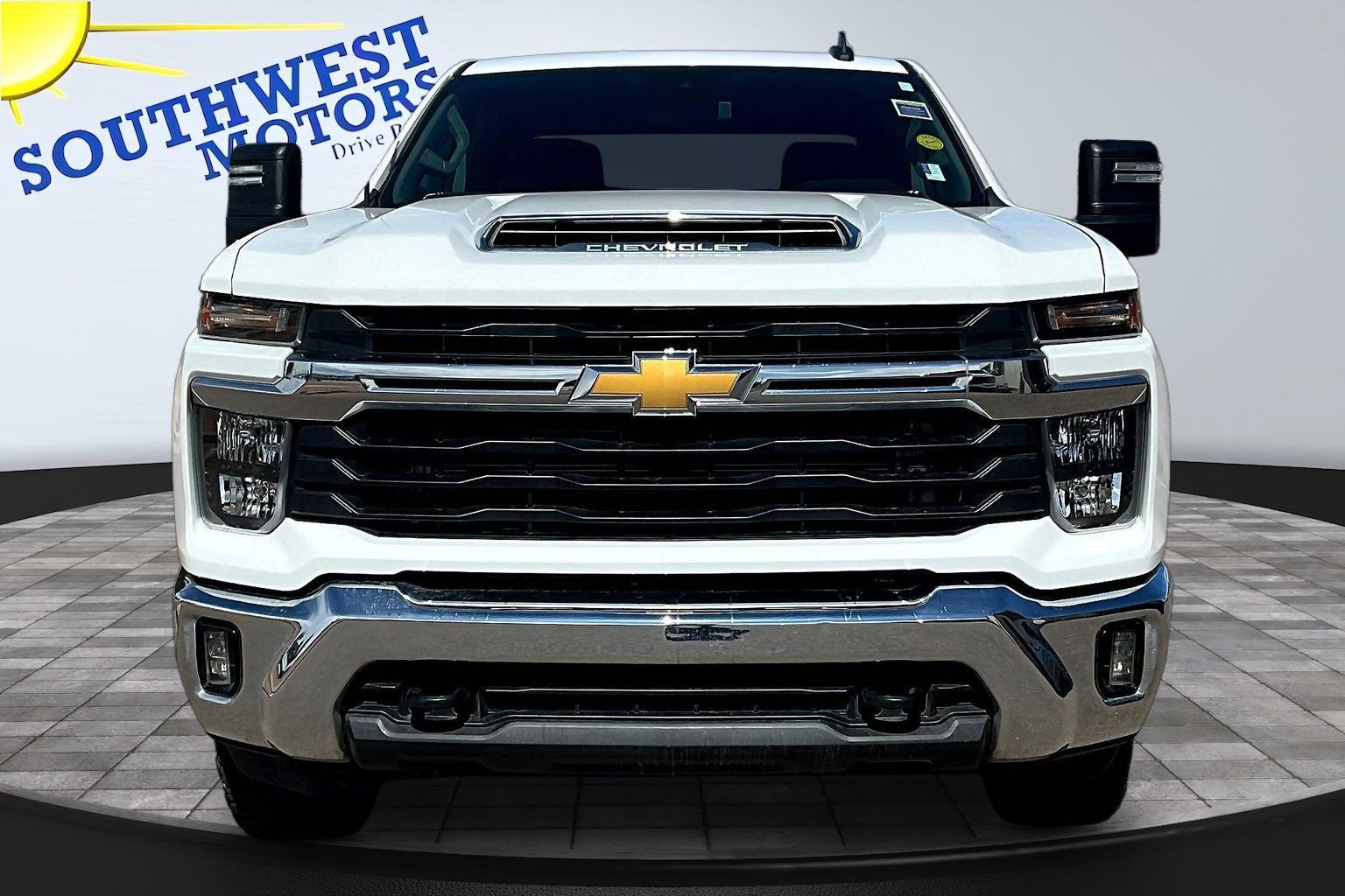 Used 2025 Chevrolet Silverado 2500 LT AWD/4WD image 2
