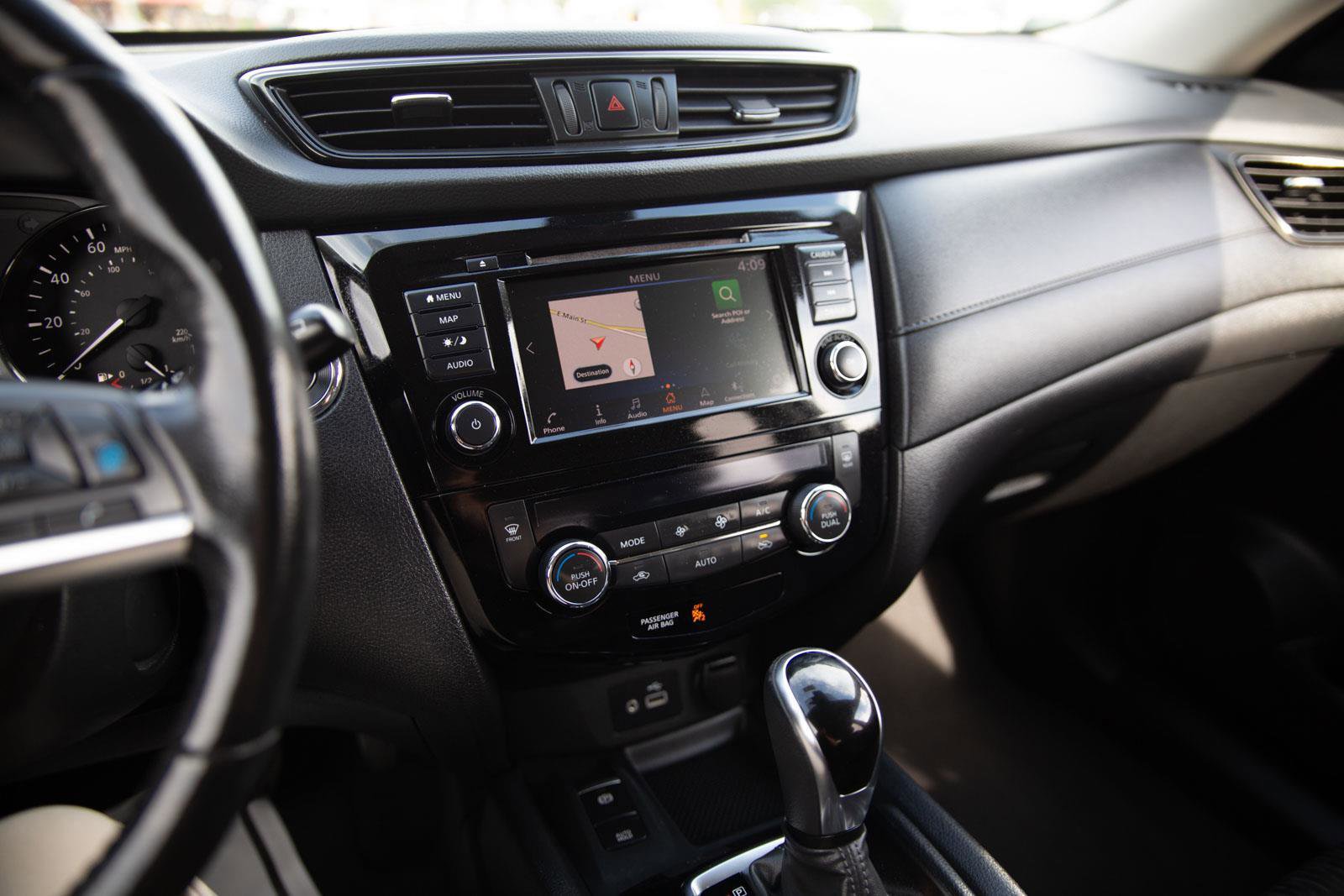 Used 2019 Nissan Rogue SV w/ Premium Package image 13