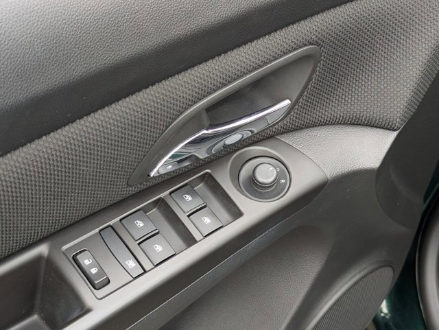 Used 2015 Chevrolet Cruze LT image 11