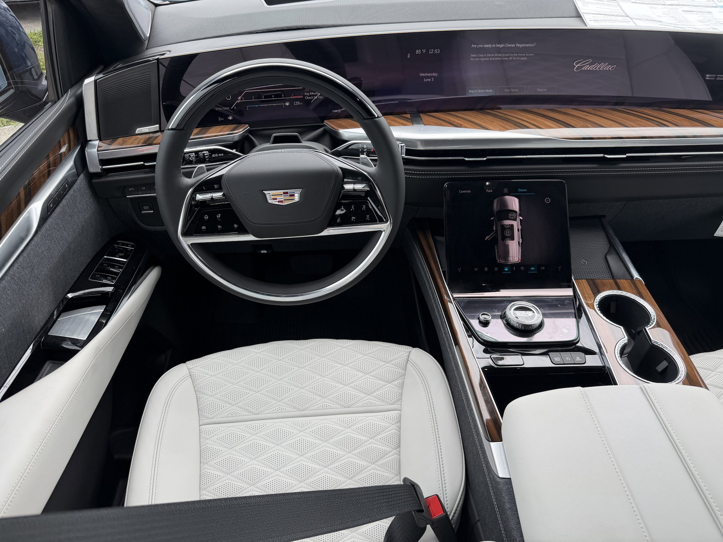 New 2026 Cadillac Escalade Platinum Sport w/ LPO, ONYX Package AWD/4WD image 14
