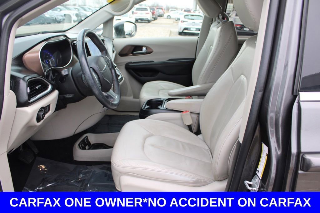 Used 2017 Chrysler Pacifica Touring-L image 16
