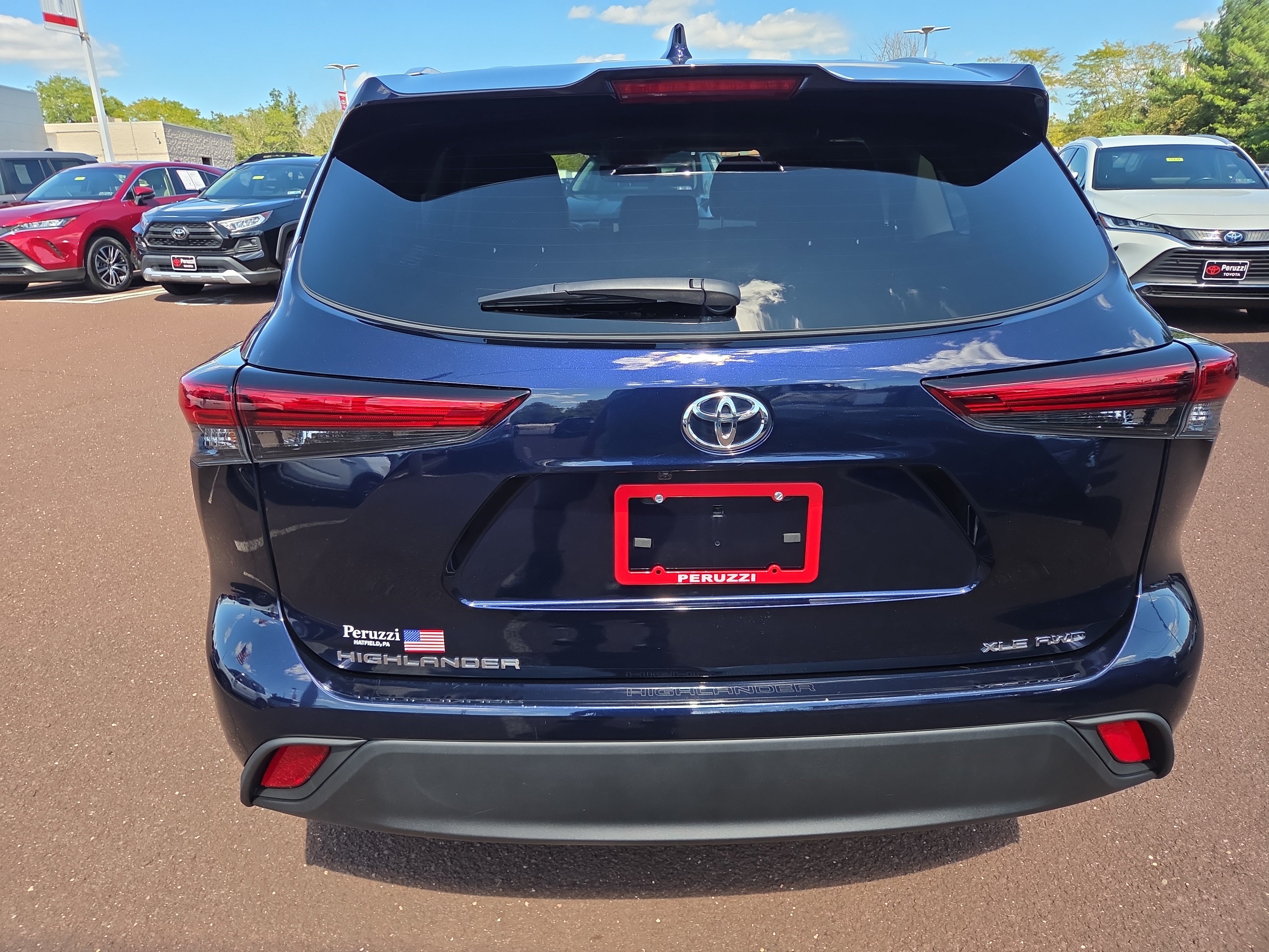 Used 2023 Toyota Highlander XLE AWD/4WD image 4