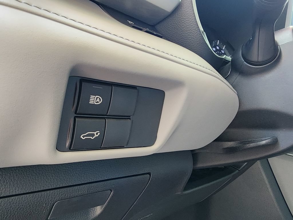 Used 2023 Toyota Highlander XLE AWD/4WD image 19