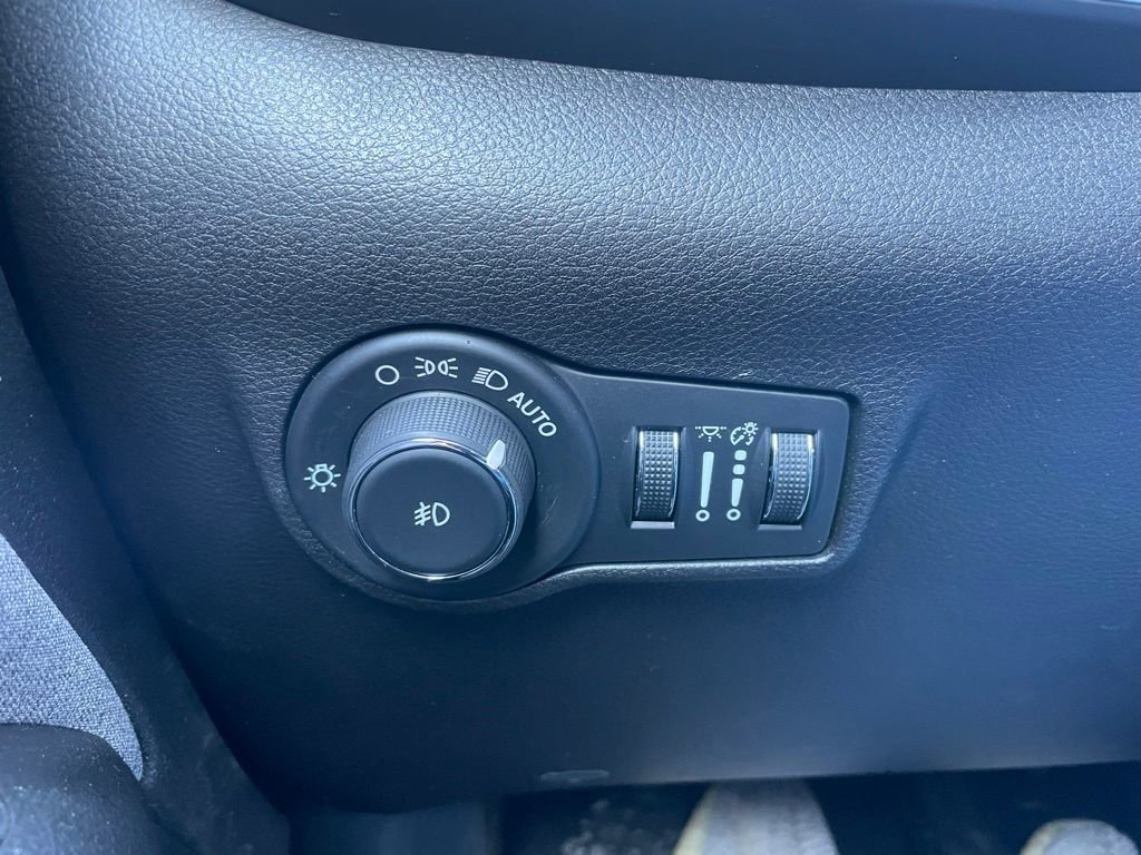 Used 2024 Jeep Compass Latitude image 42
