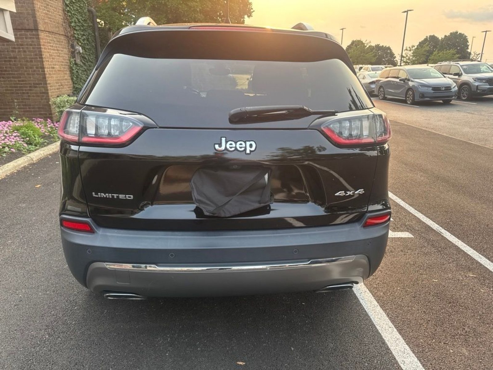 Used 2019 Jeep Cherokee Limited AWD/4WD image 4