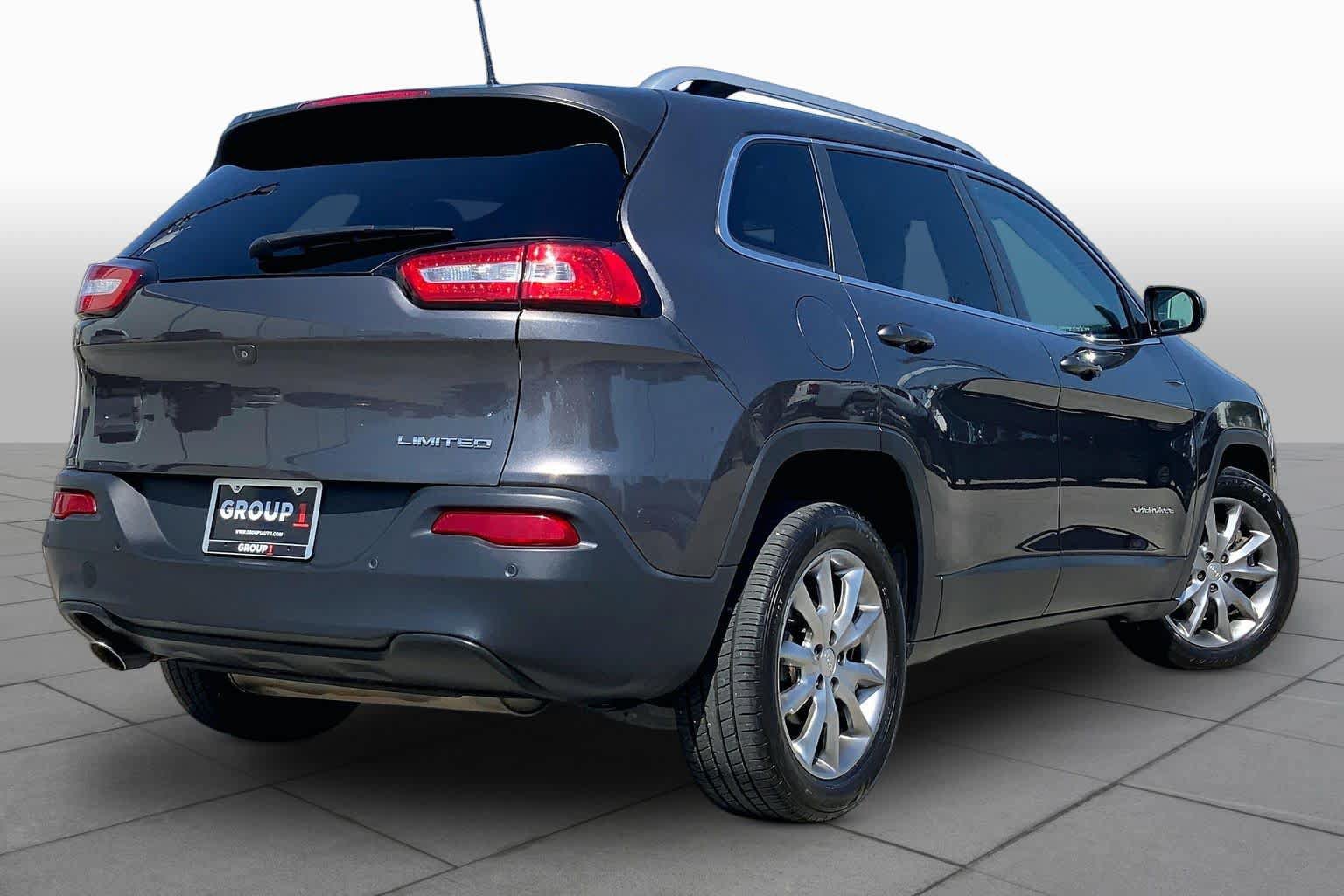 Used 2018 Jeep Cherokee Limited FWD image 11