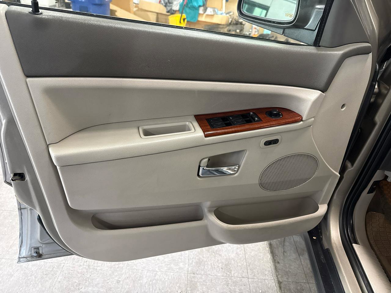 Used 2005 Jeep Grand Cherokee Limited AWD/4WD image 30