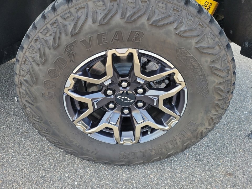 Used 2024 Chevrolet Colorado ZR2 w/ ZR2 Convenience Package III image 25