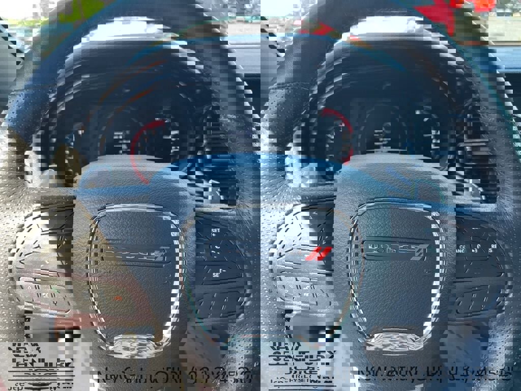 Used 2022 Dodge Durango R/T w/ Blacktop Package image 18