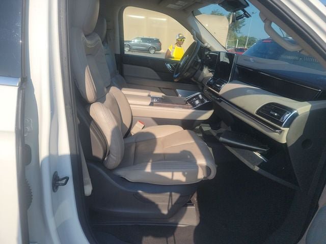 Used 2022 Lincoln Navigator L Reserve AWD/4WD image 12