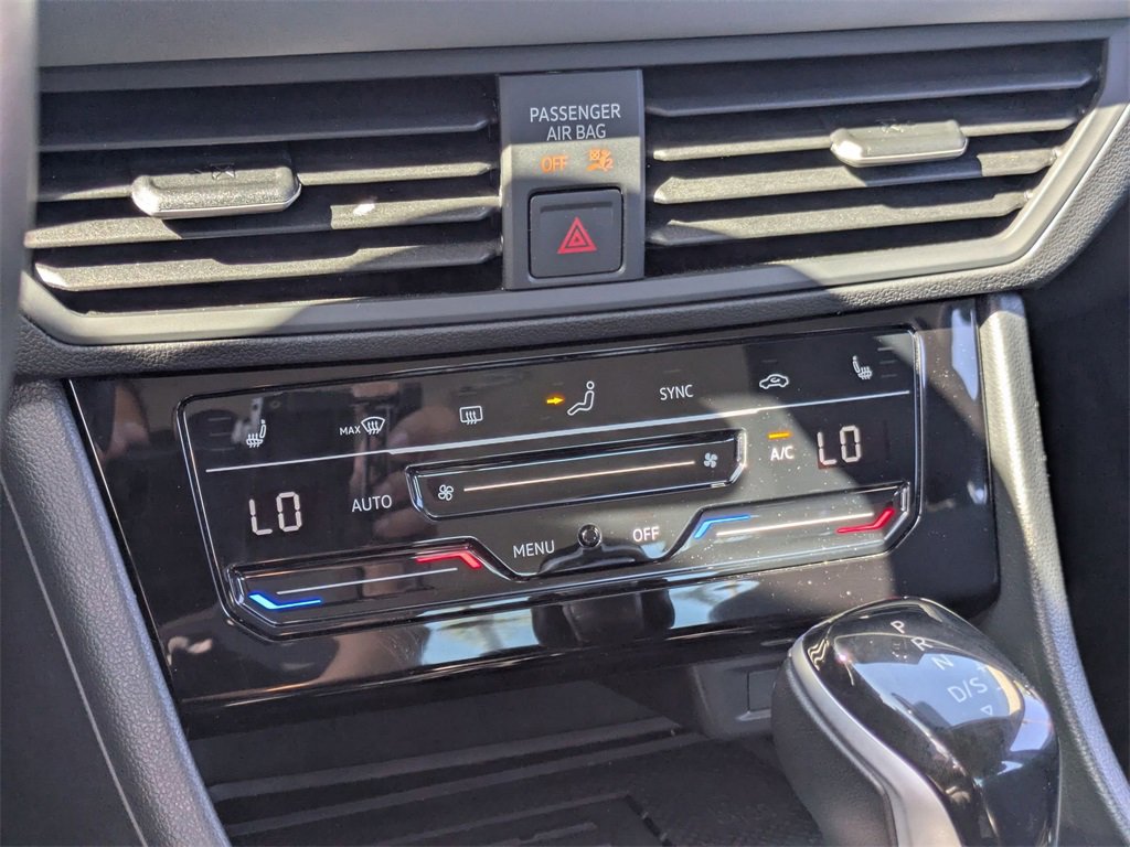 Used 2025 Volkswagen Jetta SE image 22