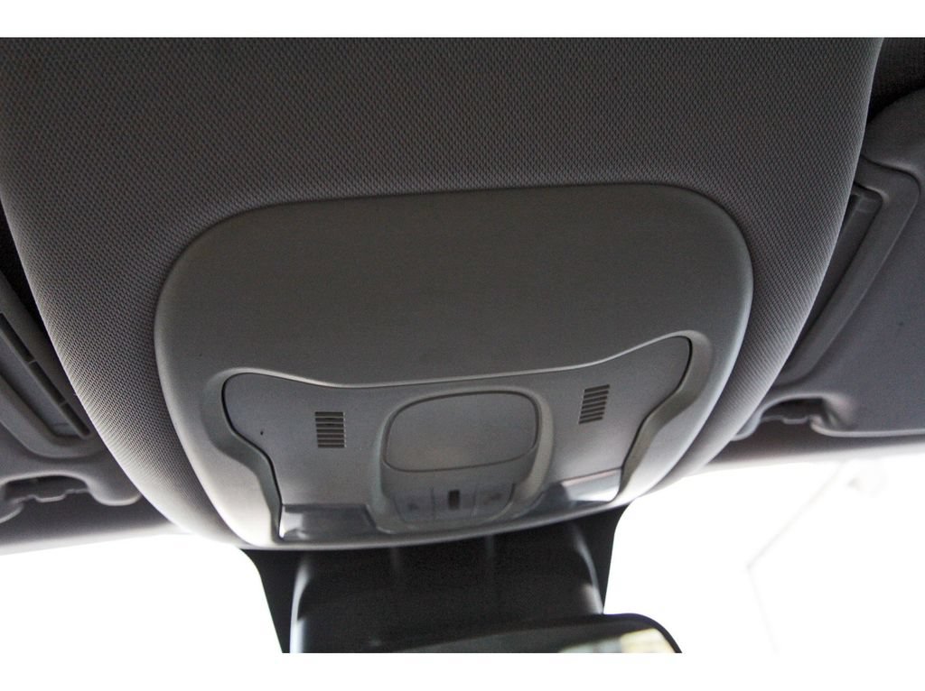 Used 2015 Jeep Renegade Latitude AWD/4WD image 24