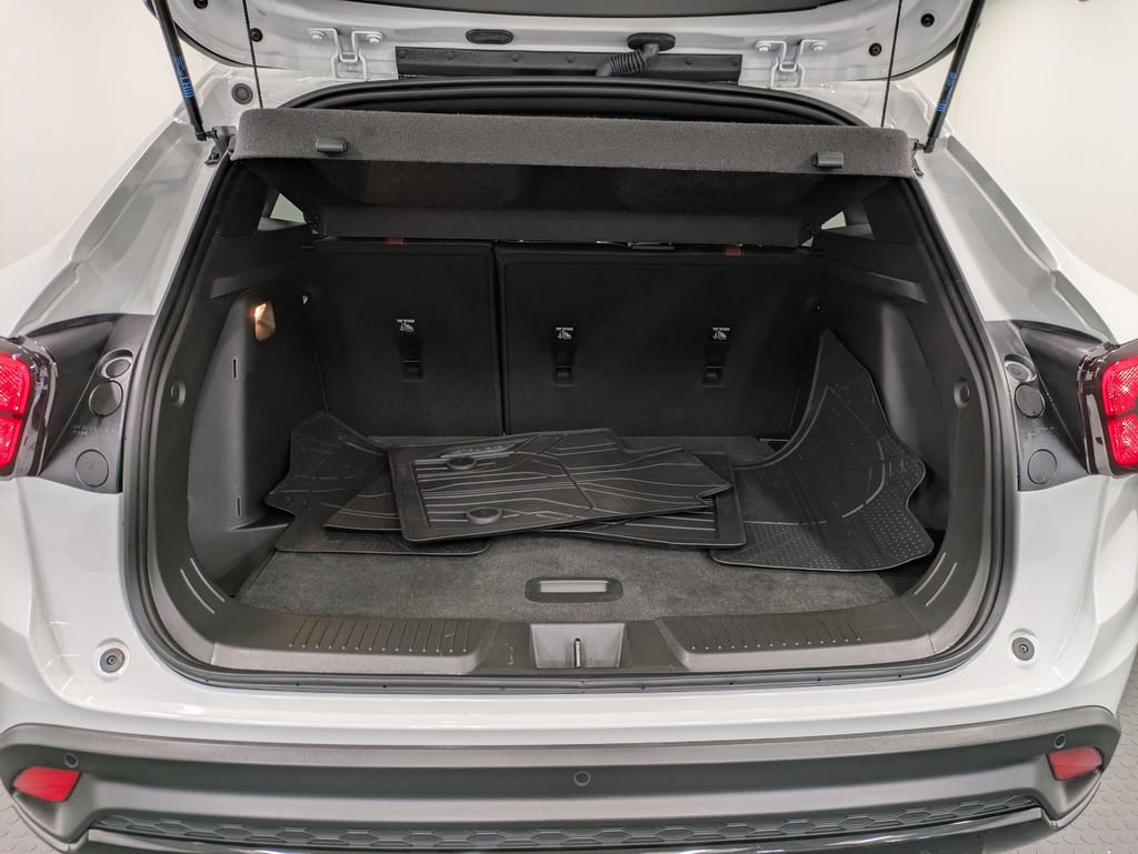 Used 2025 Chevrolet Trax RS w/ Driver Confidence Package image 24