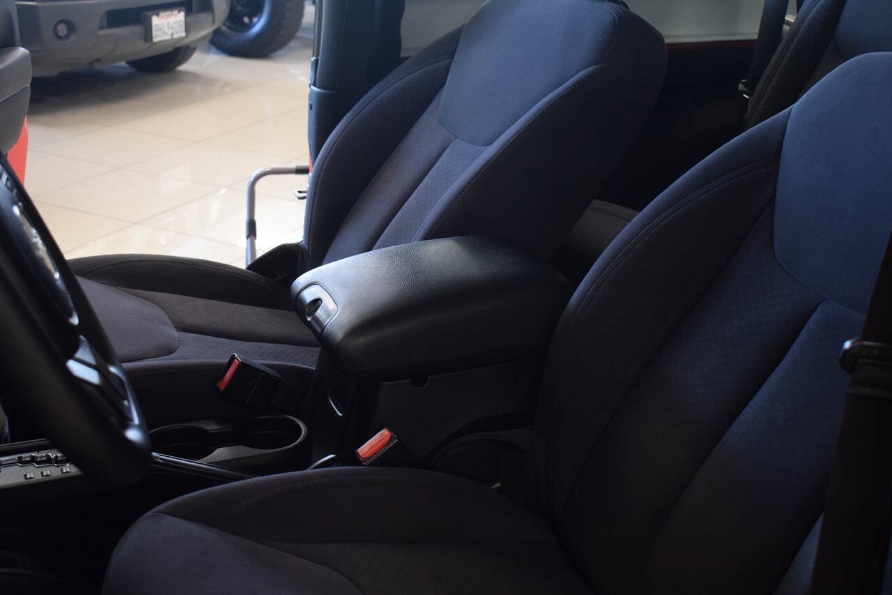 Used 2013 Jeep Wrangler Sport AWD/4WD image 33