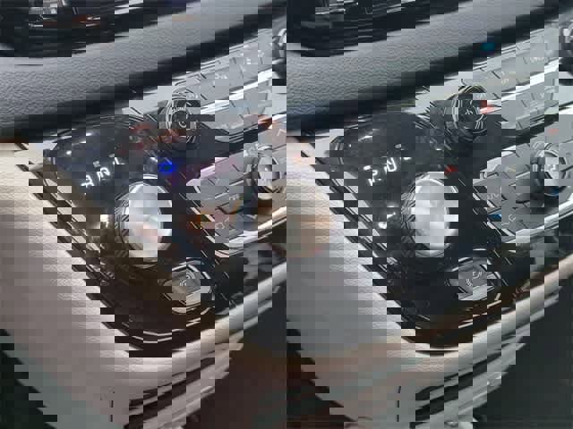 Used 2023 Chrysler Pacifica Touring-L image 31