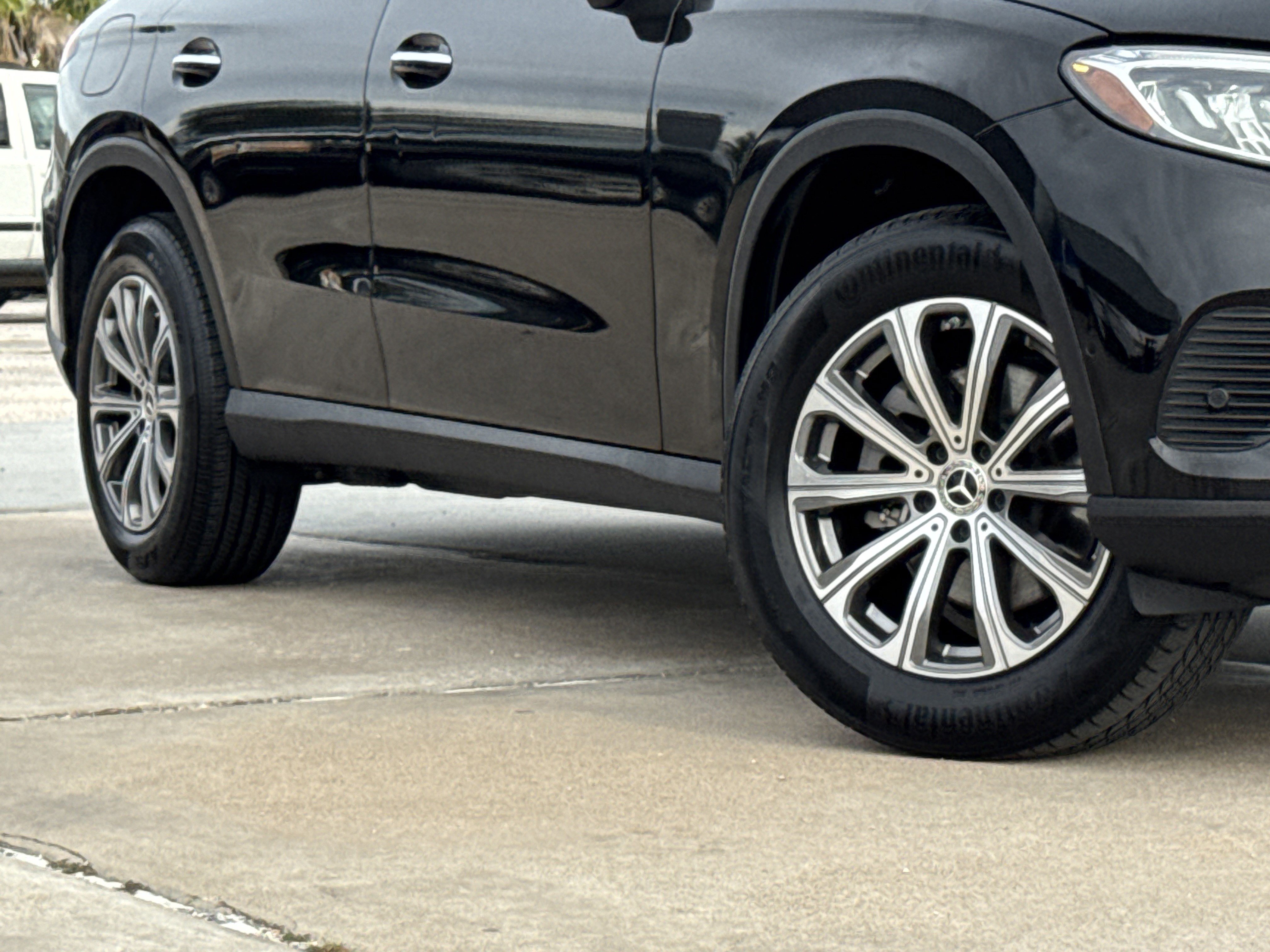 Used 2024 Mercedes-Benz GLC 300 image 3