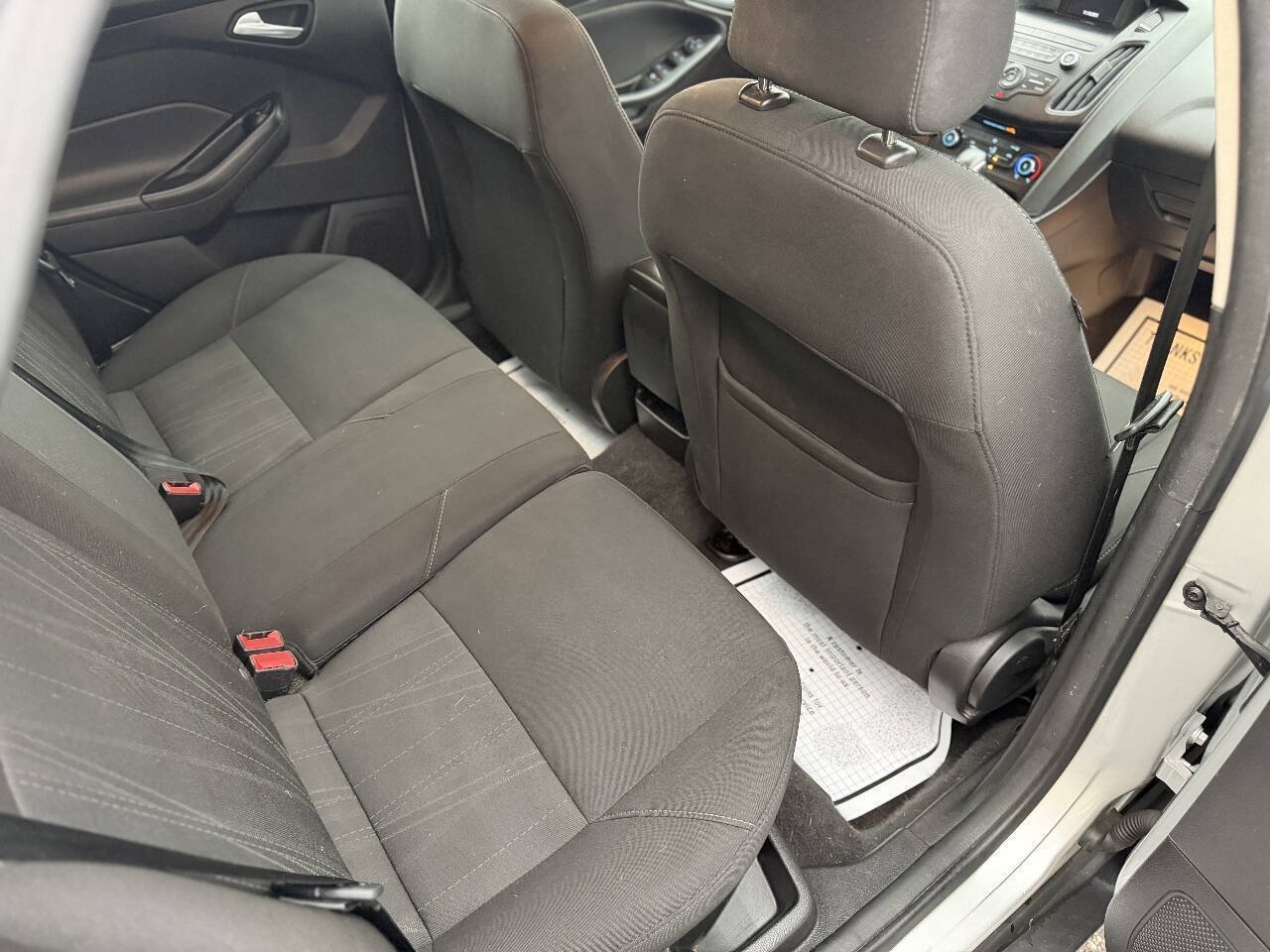 Used 2018 Ford Focus SE FWD image 14