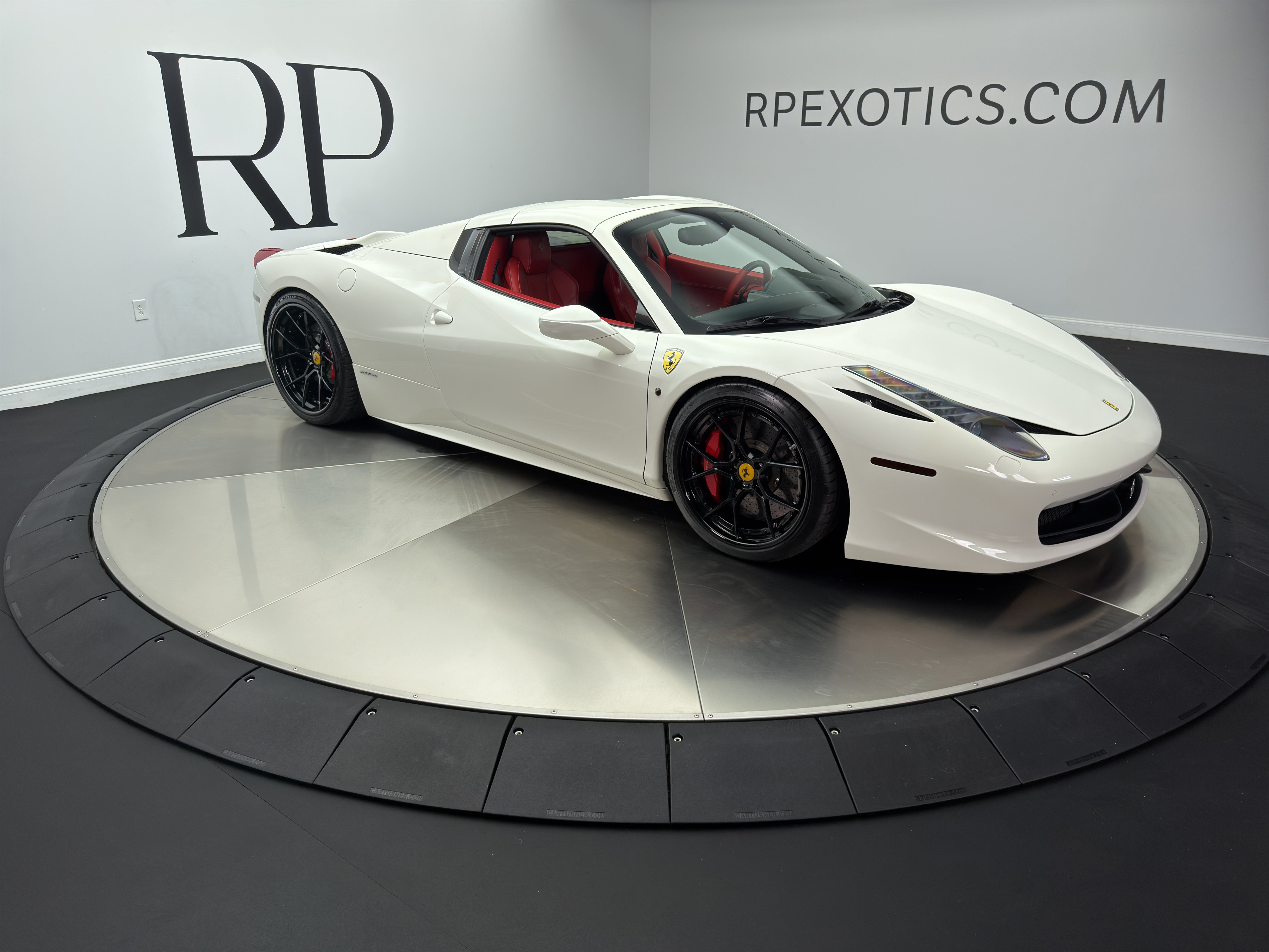 Used 2013 Ferrari 458 Spider RWD image 19