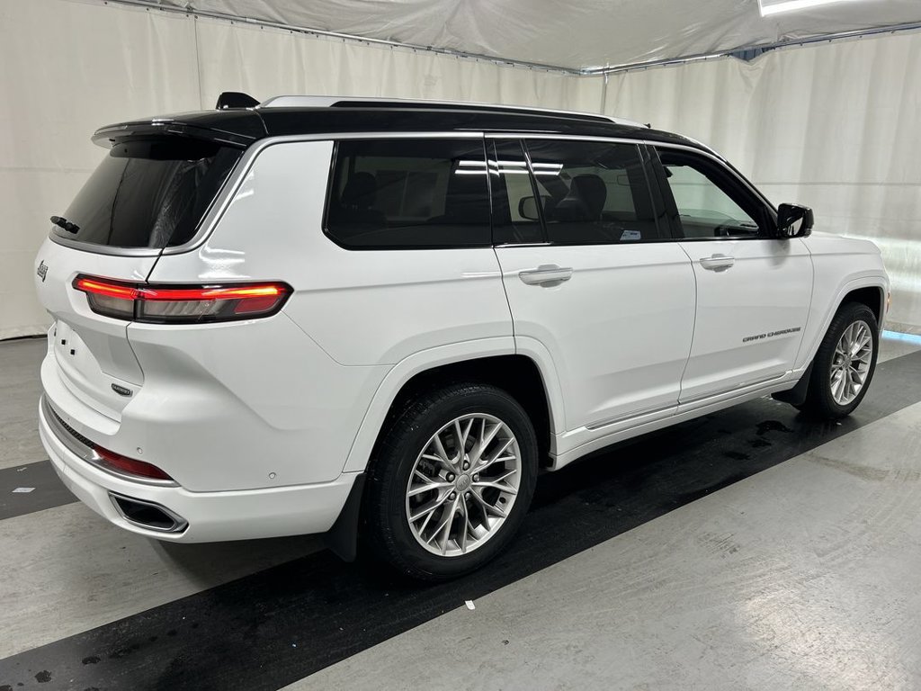 Used 2023 Jeep Grand Cherokee L Summit w/ Luxury Tech Group V AWD/4WD image 2