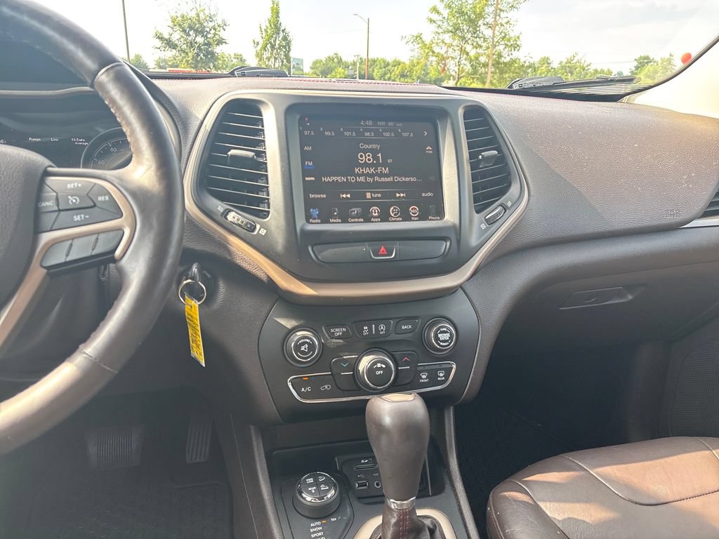 Used 2016 Jeep Cherokee Trailhawk w/ Leather Interior Group AWD/4WD image 25