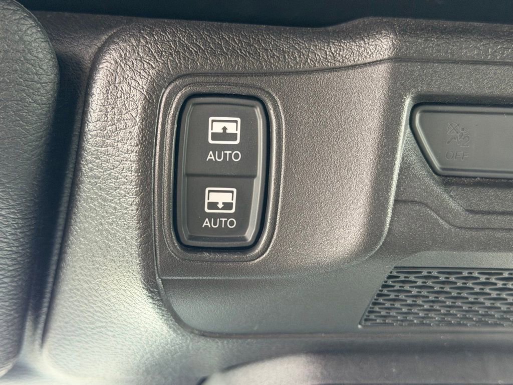 Certified 2025 Jeep Wrangler Unlimited Rubicon 4xe w/ Convenience Group image 31