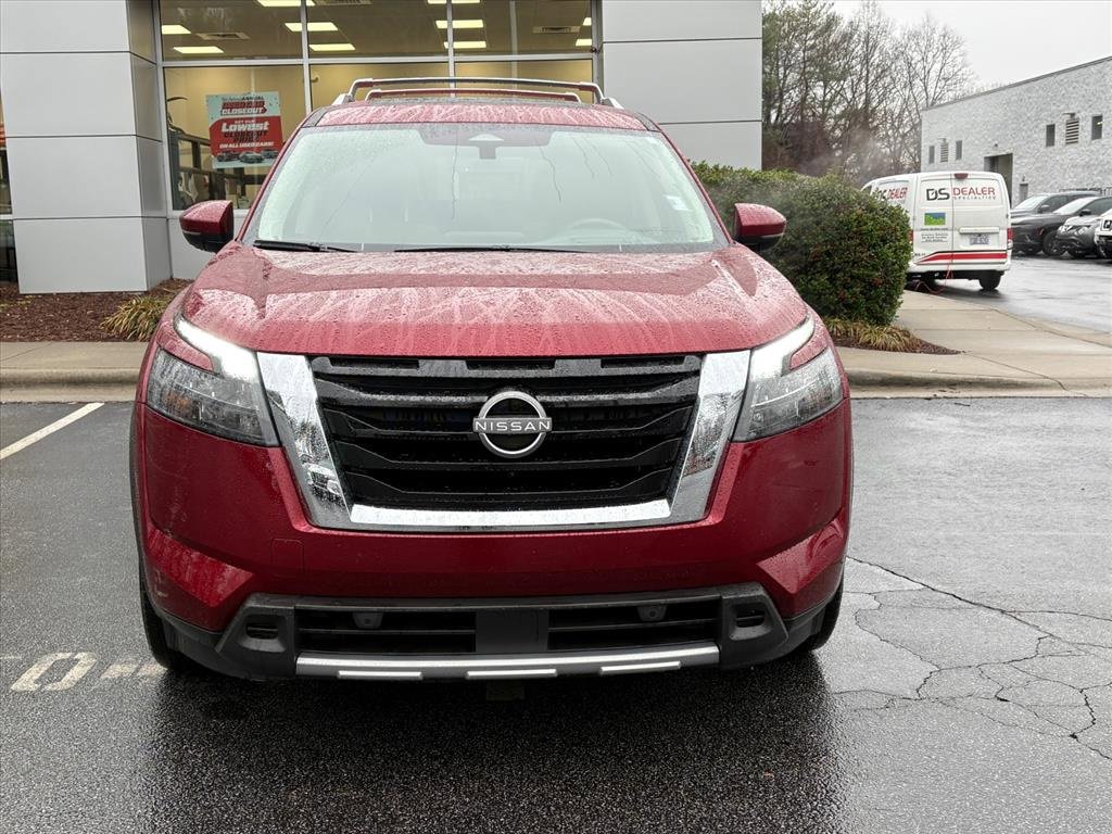 Used 2025 Nissan Pathfinder Platinum image 4