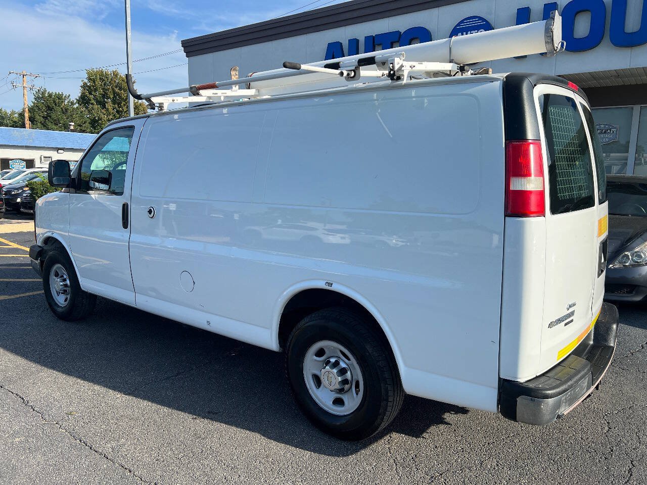 Used 2014 Chevrolet Express 2500 w/ Cold Climate Package RWD image 10