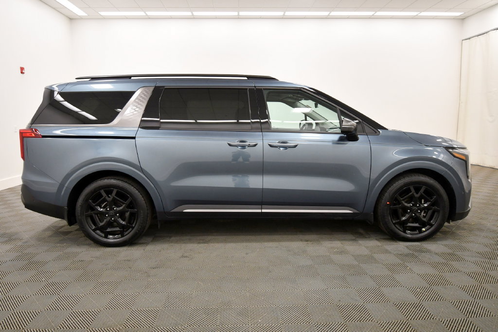 Certified 2026 Kia Carnival SX w/ SX Dark Edition Package FWD image 9