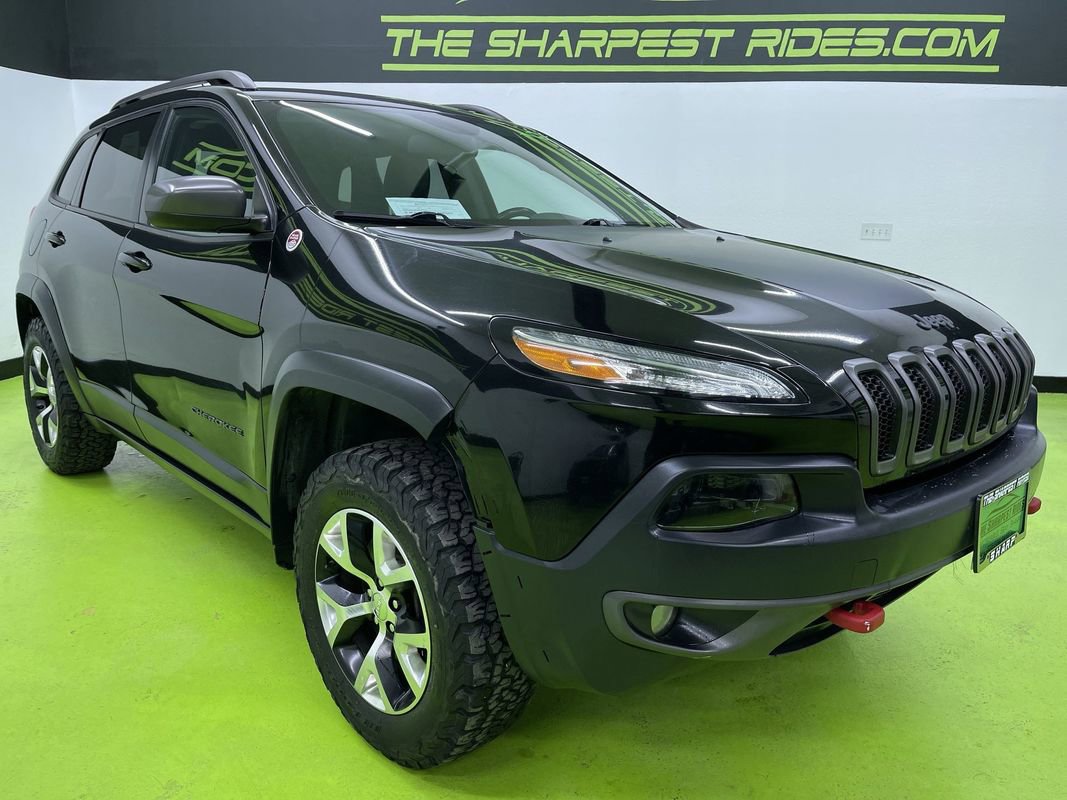 Used 2017 Jeep Cherokee Trailhawk image 2