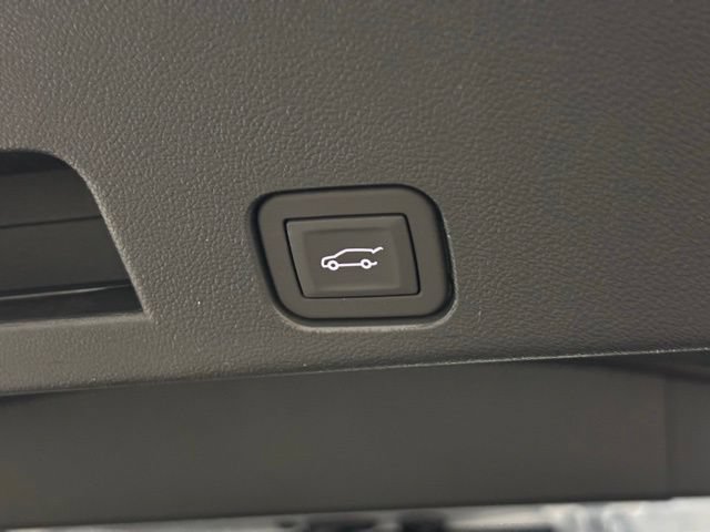 New 2026 GMC Acadia Denali Ultimate w/ LPO, Floor Liner Package AWD/4WD image 15