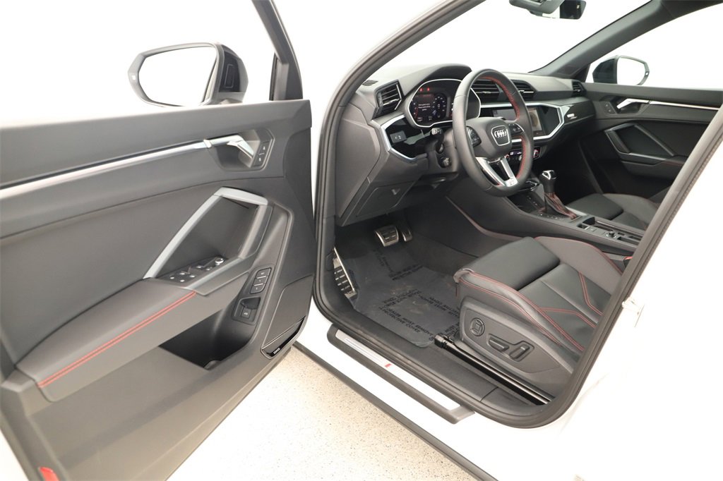 Certified 2025 Audi Q3 2.0T Premium Plus w/ Premium Plus Package image 14