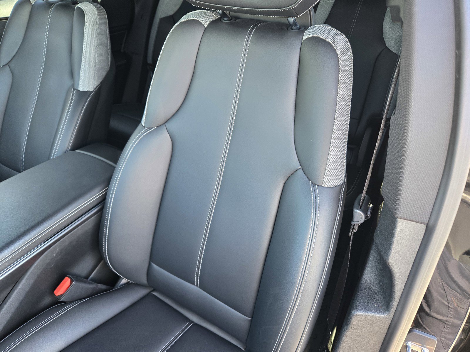 Certified 2024 Cadillac Lyriq Tech w/ Driver Assist Package image 15