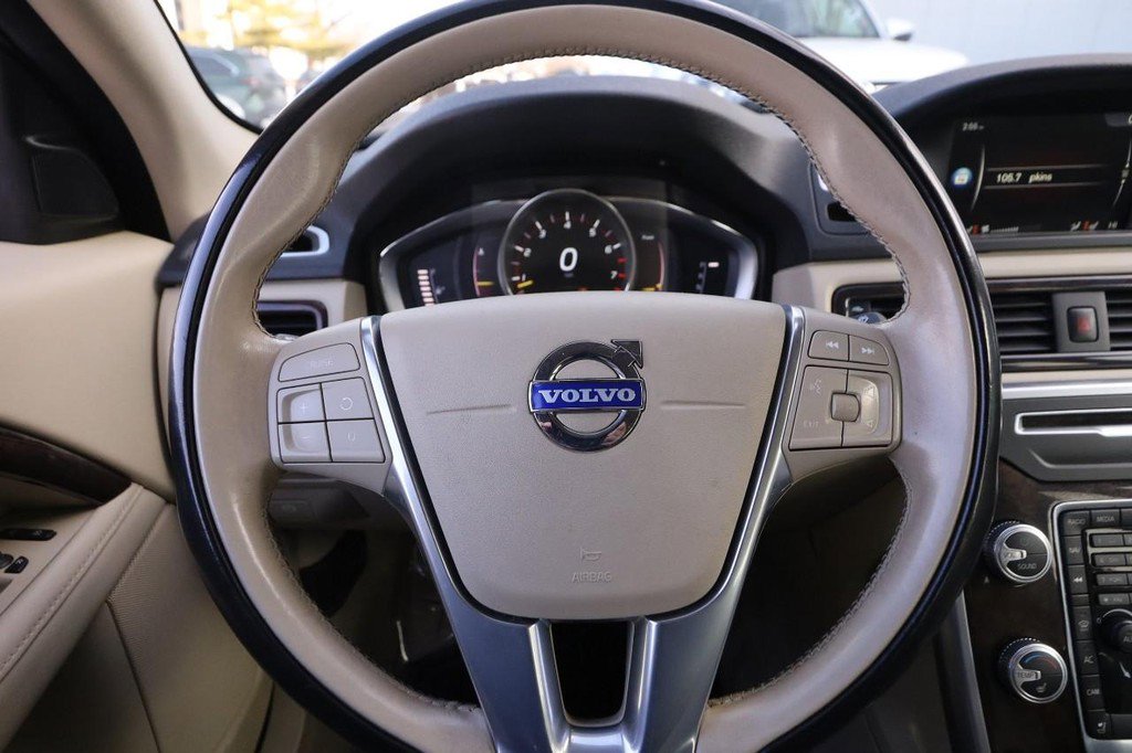 Used 2016 Volvo XC70 T5 Premier w/ Proximity Package image 12