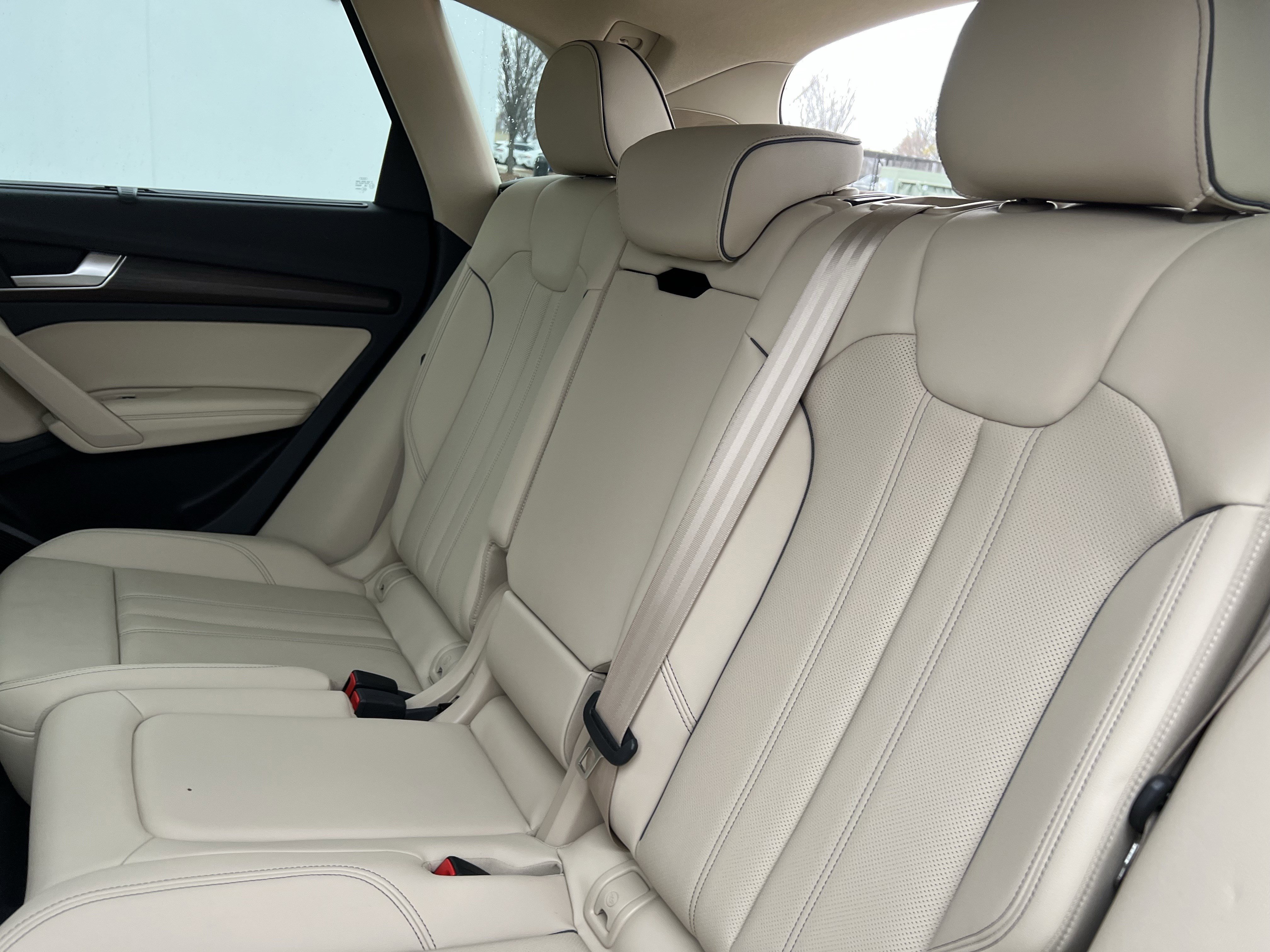 Certified 2025 Audi Q5 2.0T Premium Plus image 32