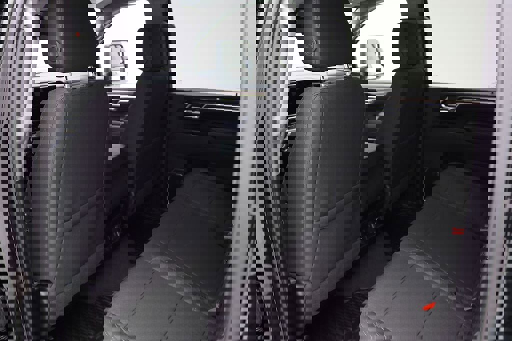 Used 2025 Chevrolet Silverado 2500 LT w/ Convenience Package image 6