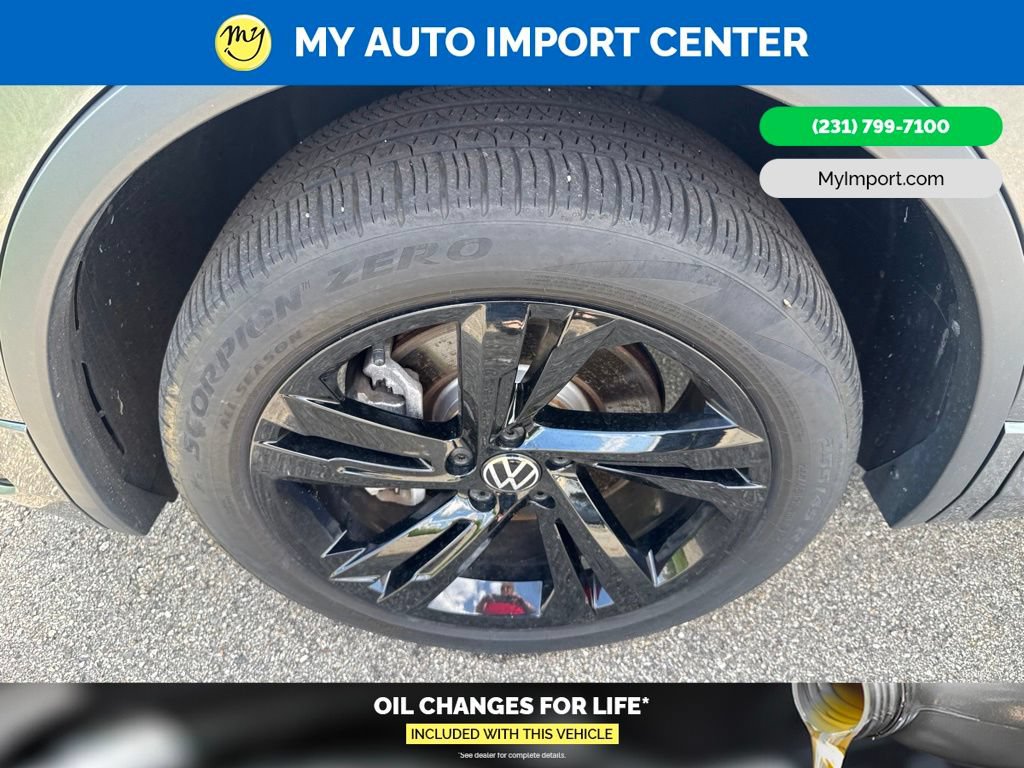 Used 2024 Volkswagen Tiguan SE R-Line AWD/4WD image 9