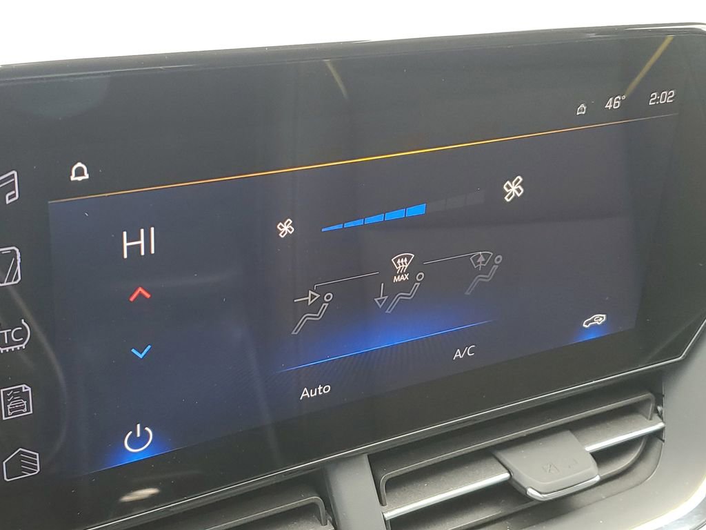 Used 2025 Chevrolet Trax ACTIV w/ Driver Confidence Package image 14