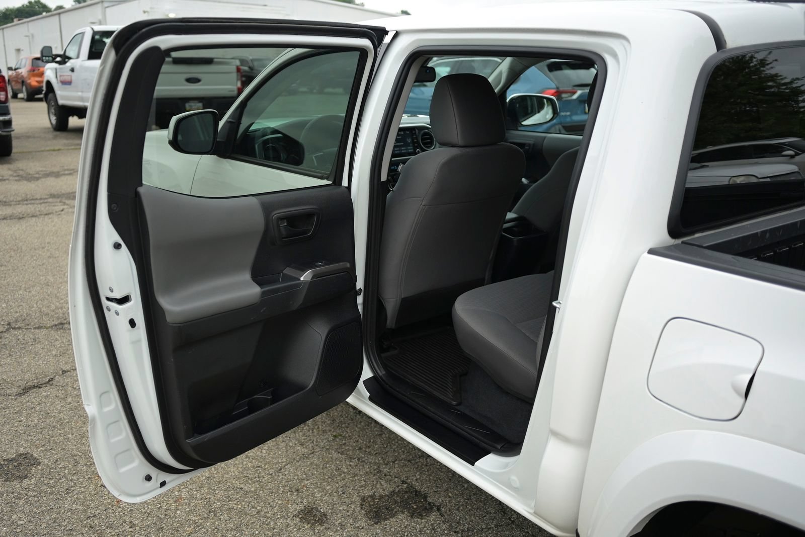 Used 2023 Toyota Tacoma SR5 AWD/4WD image 33