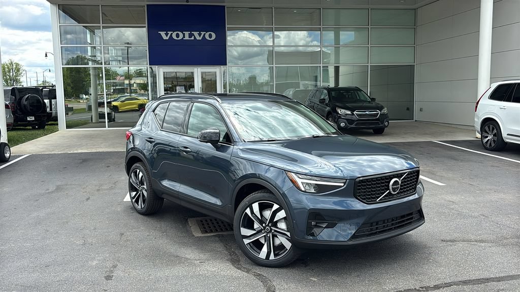 New 2026 Volvo XC40 B5 Plus w/ Protection Package Premier AWD/4WD image 2