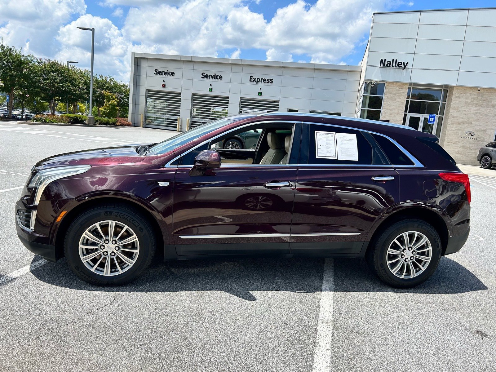 Used 2017 Cadillac XT5 Luxury w/ Driver Awareness Package FWD image 9