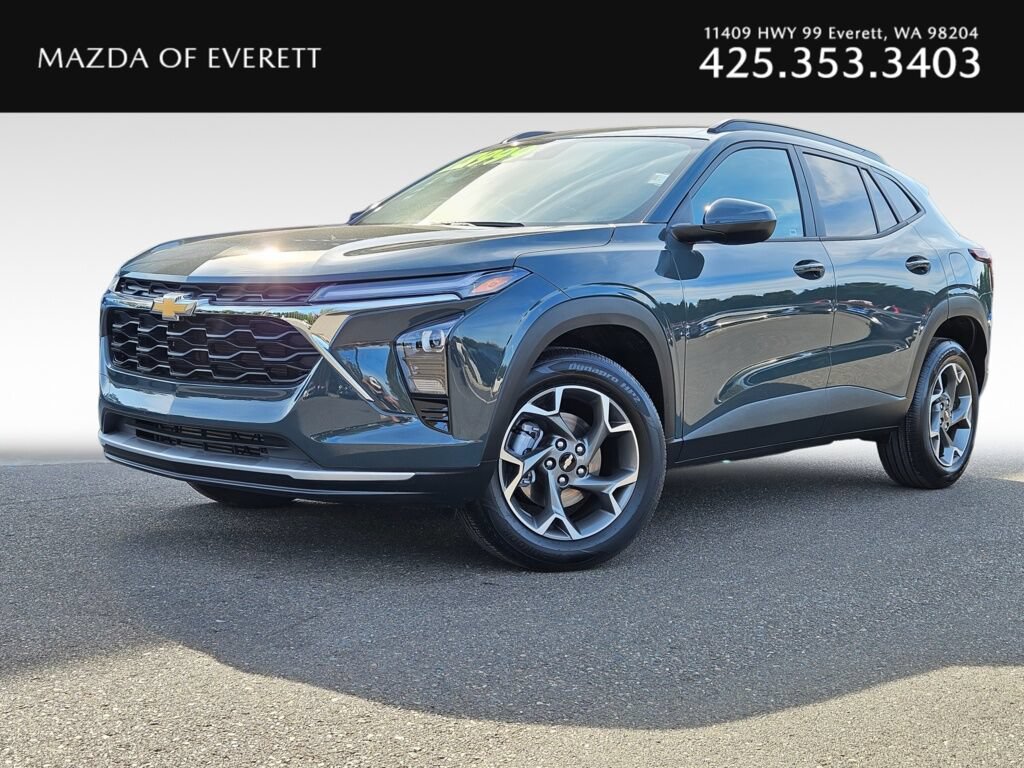 Used 2025 Chevrolet Trax LT FWD image 1
