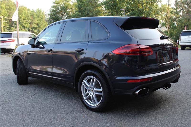 Used 2016 Porsche Cayenne w/ Premium Package AWD/4WD image 3