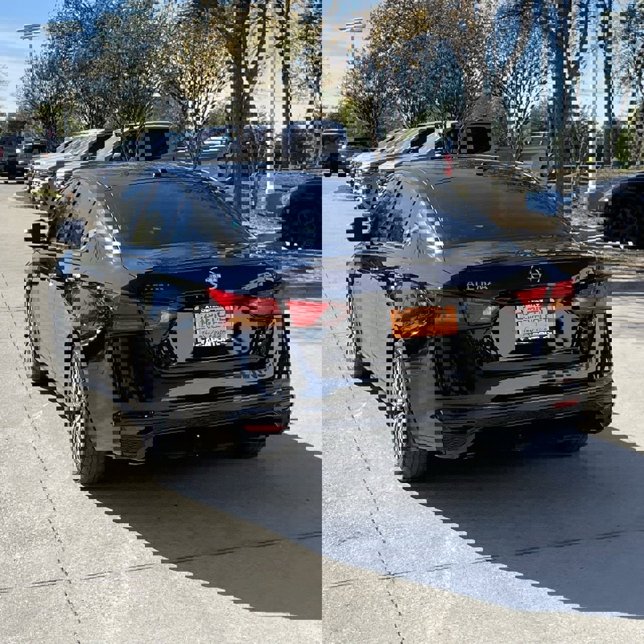 Used 2024 Nissan Altima 2.5 SV image 4