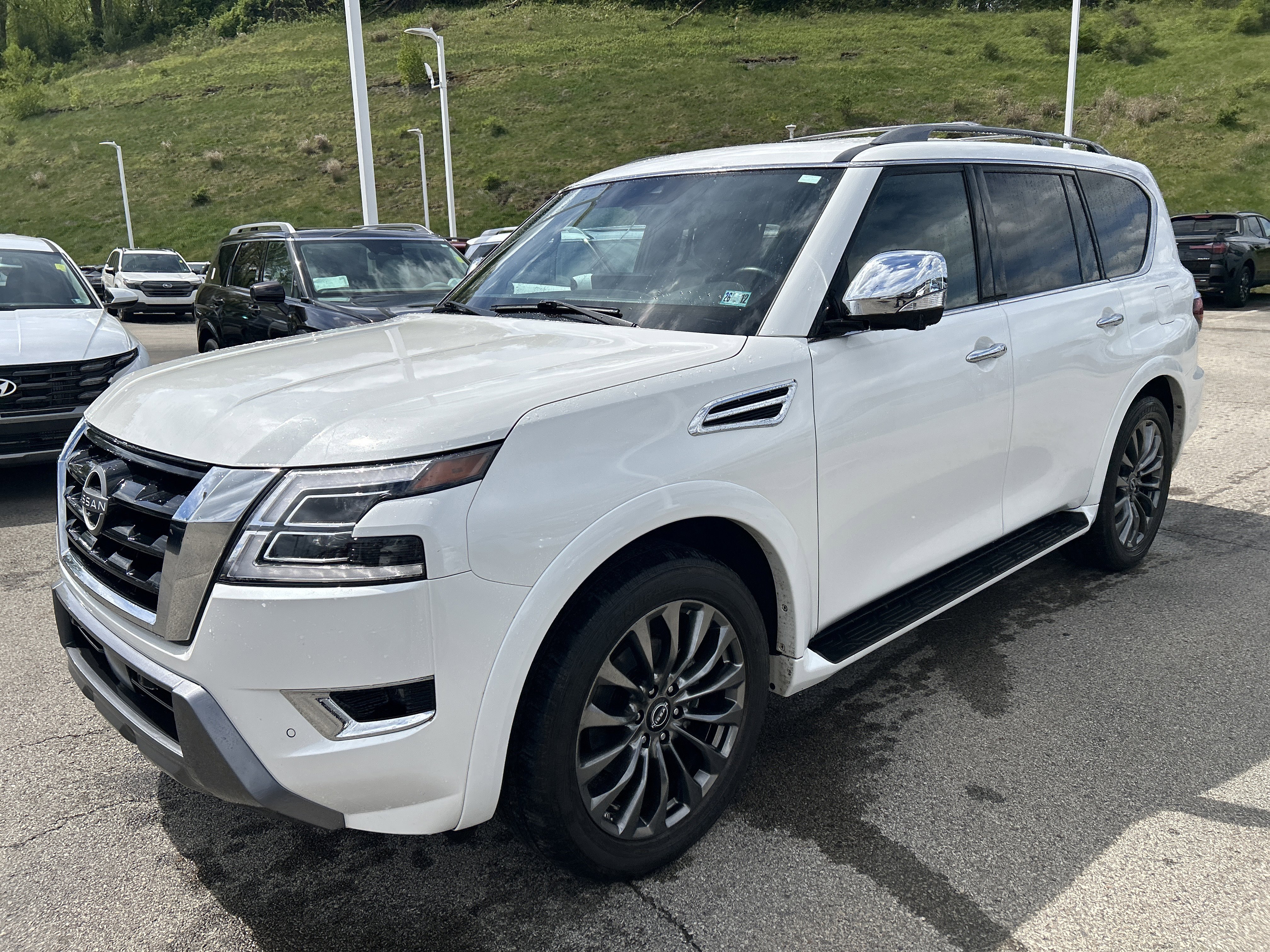 Used 2023 Nissan Armada Platinum w/ Captain's Chairs Package AWD/4WD image 19
