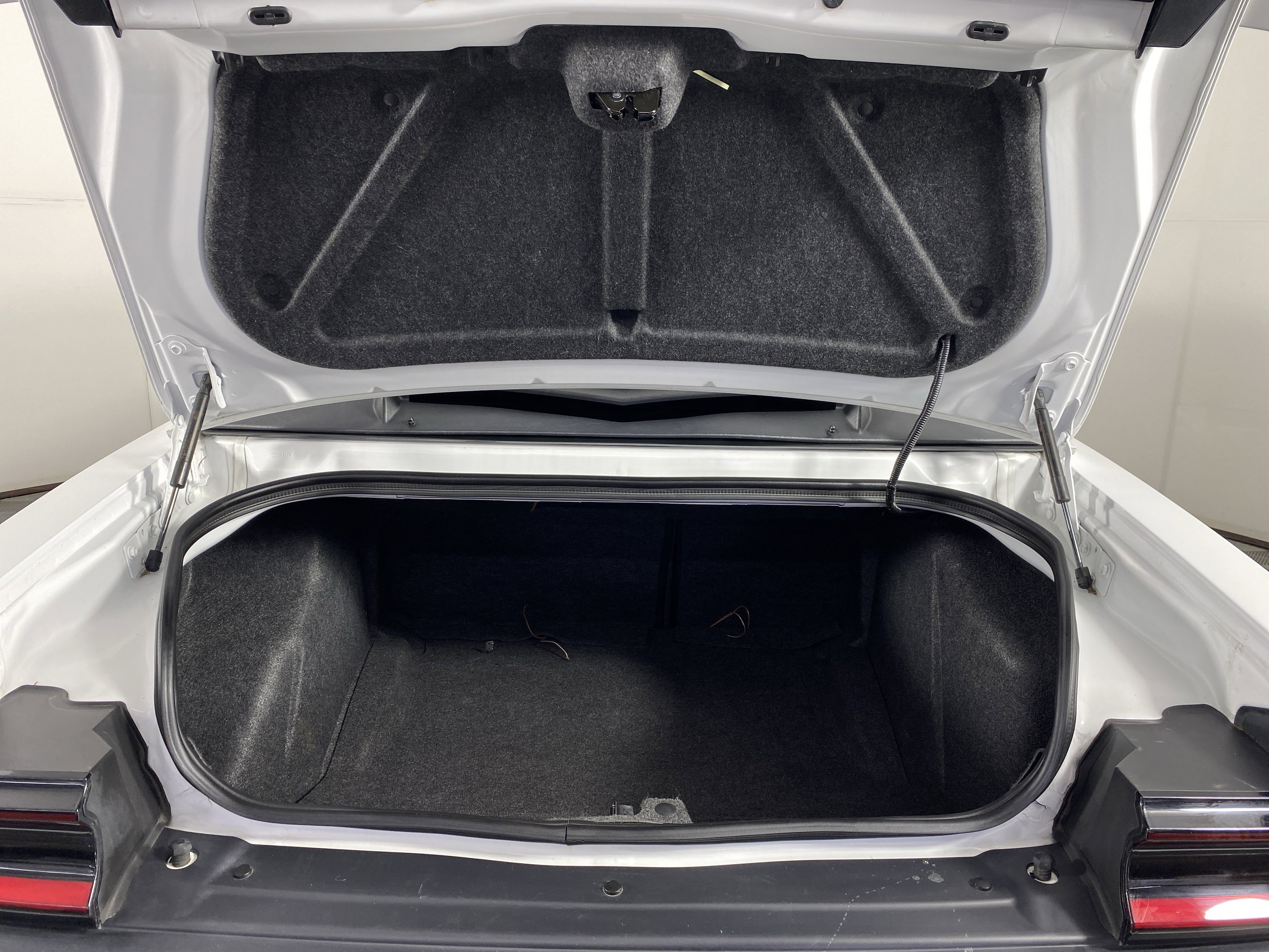 Used 2017 Dodge Challenger R/T image 30