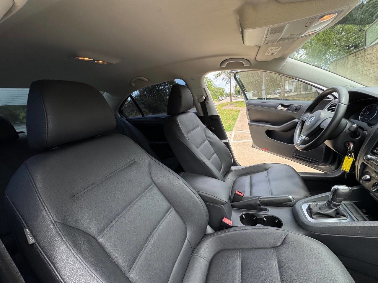 Used 2012 Volkswagen Jetta SE FWD image 27