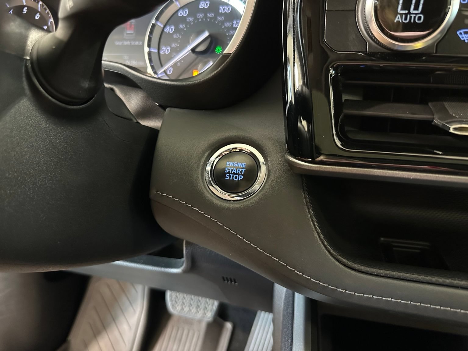 Used 2022 Toyota Highlander XLE FWD image 24