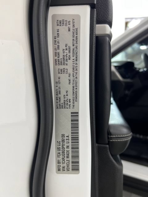 Used 2023 Jeep Grand Cherokee Limited w/ Black Appearance Package RWD image 29