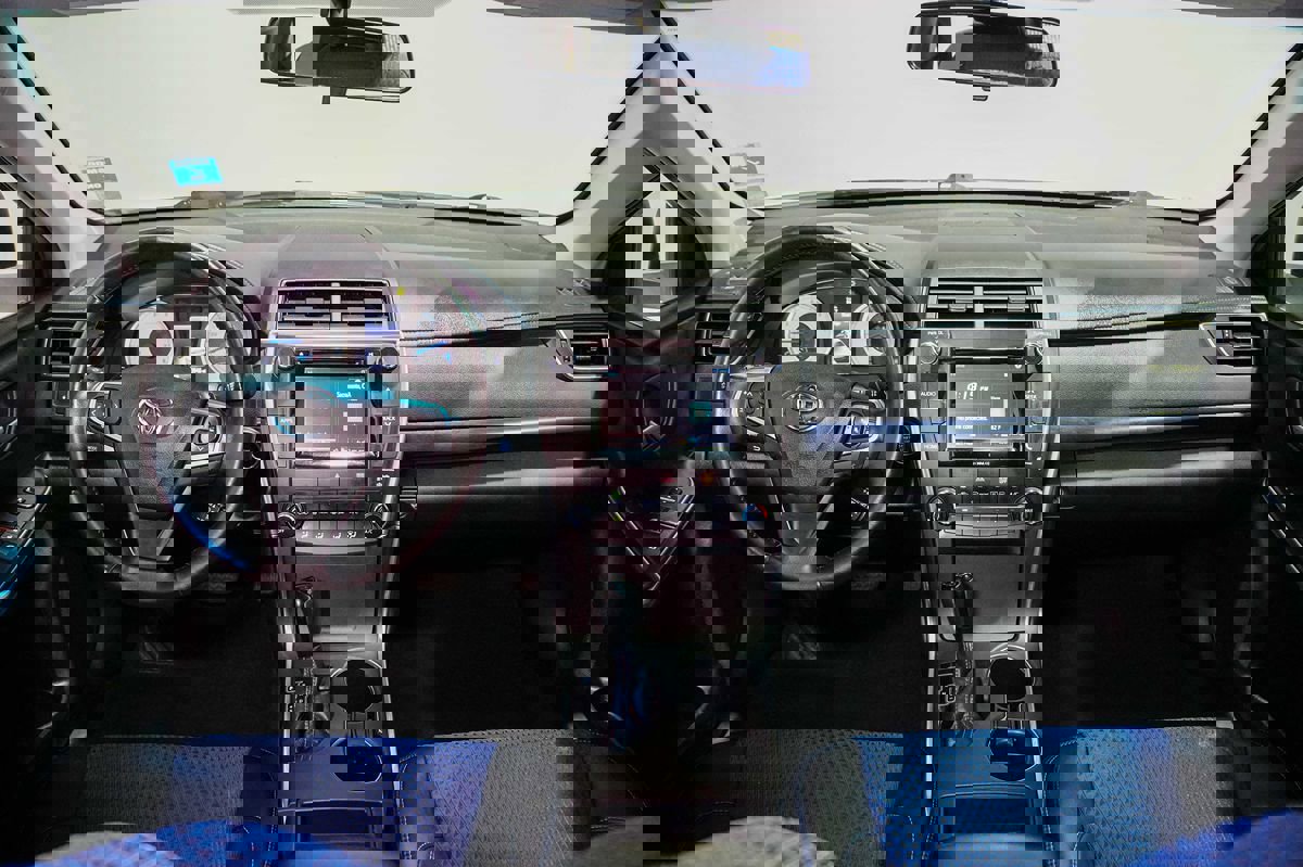 Used 2016 Toyota Camry SE image 19