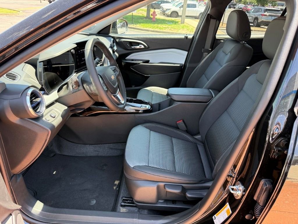 New 2026 Chevrolet Trax LT w/ LT Convenience Package FWD image 10